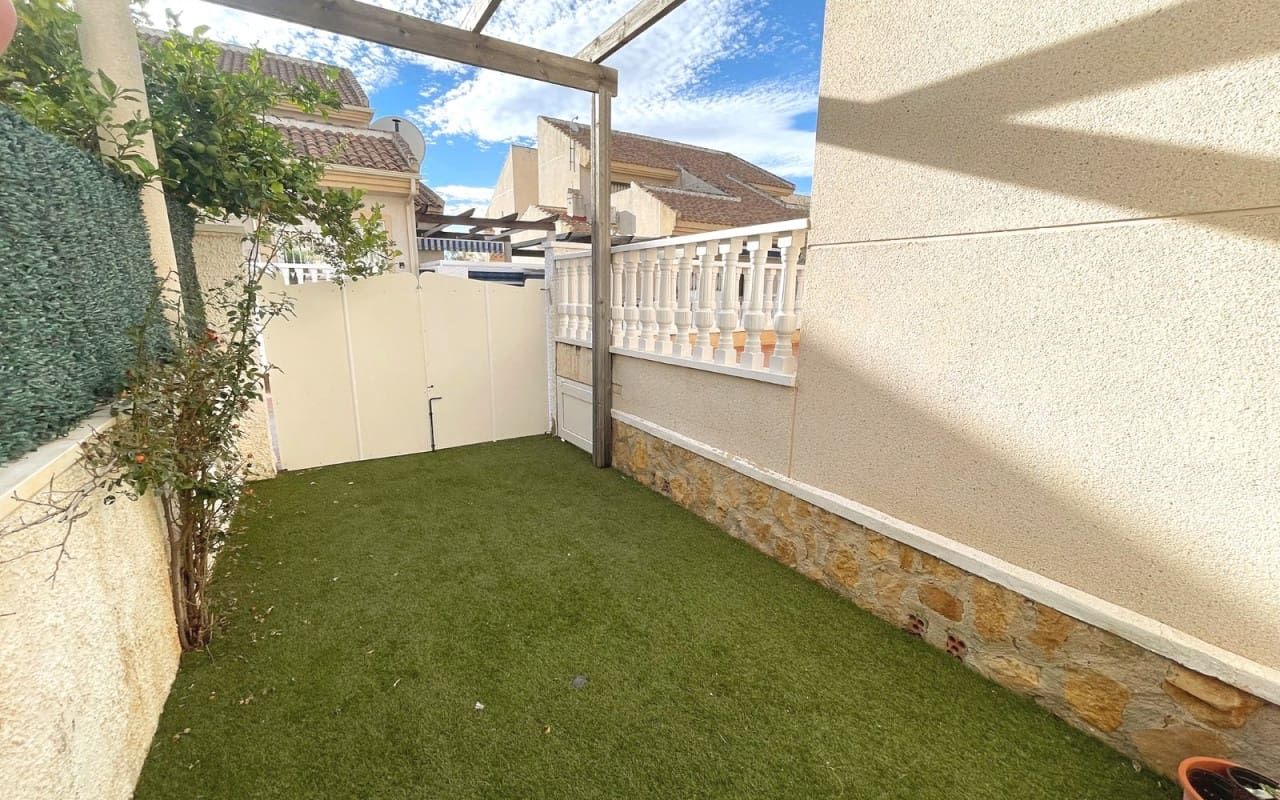 3 makuuhuone Huvila myytävänä paikassa Ciudad Quesada mukana uima-altaan - 230 000 € (Ref: 9449756)