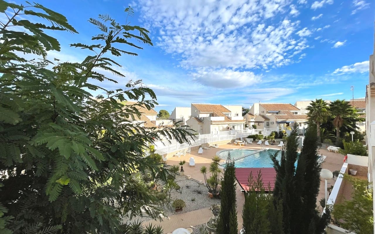 3 makuuhuone Huvila myytävänä paikassa Ciudad Quesada mukana uima-altaan - 230 000 € (Ref: 9449756)