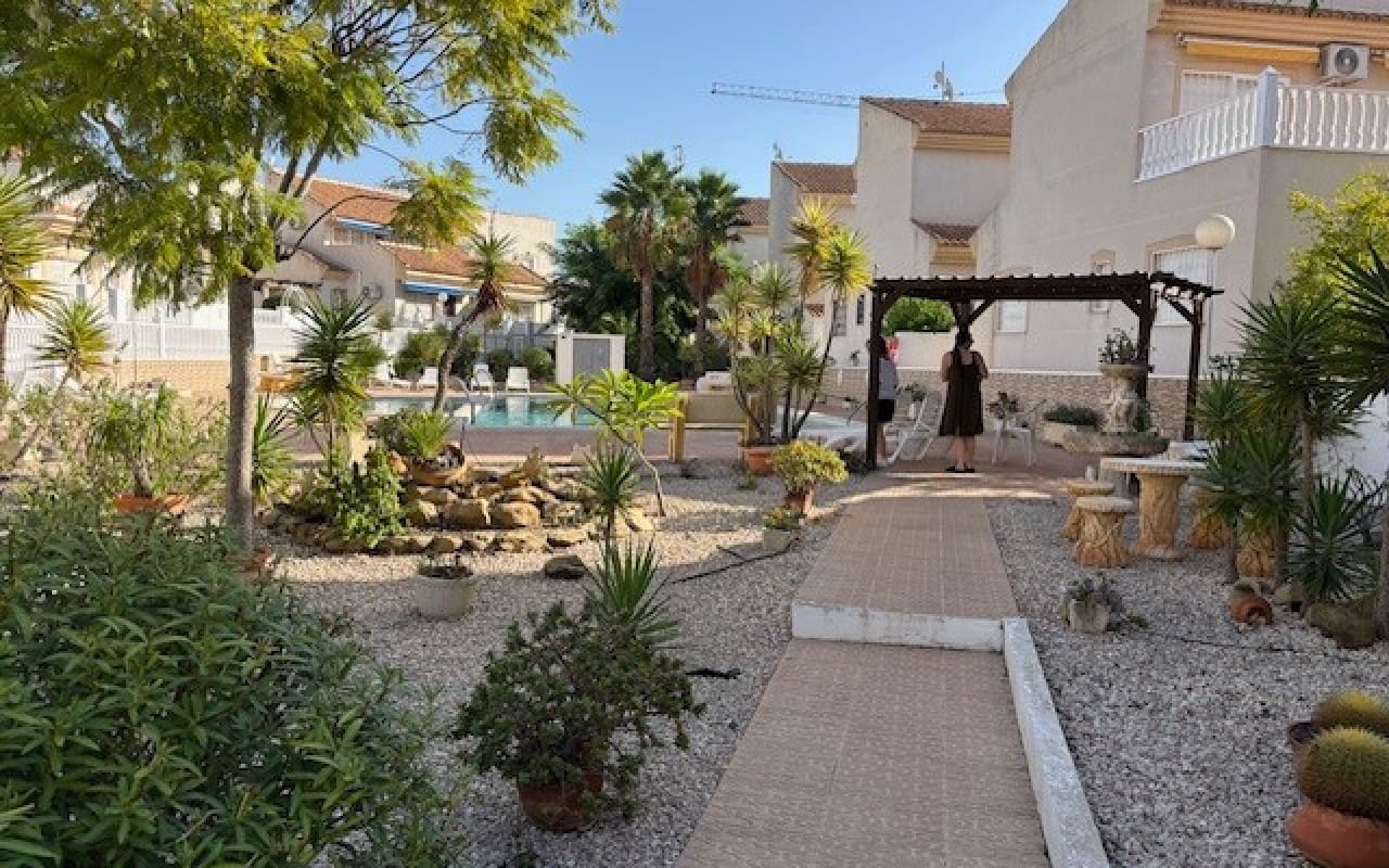 3 makuuhuone Huvila myytävänä paikassa Ciudad Quesada mukana uima-altaan - 230 000 € (Ref: 9449756)