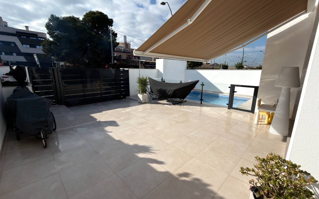 3 bedroom Villa for sale in Formentera del Segura with pool - € 325,000 (Ref: 9479348)
