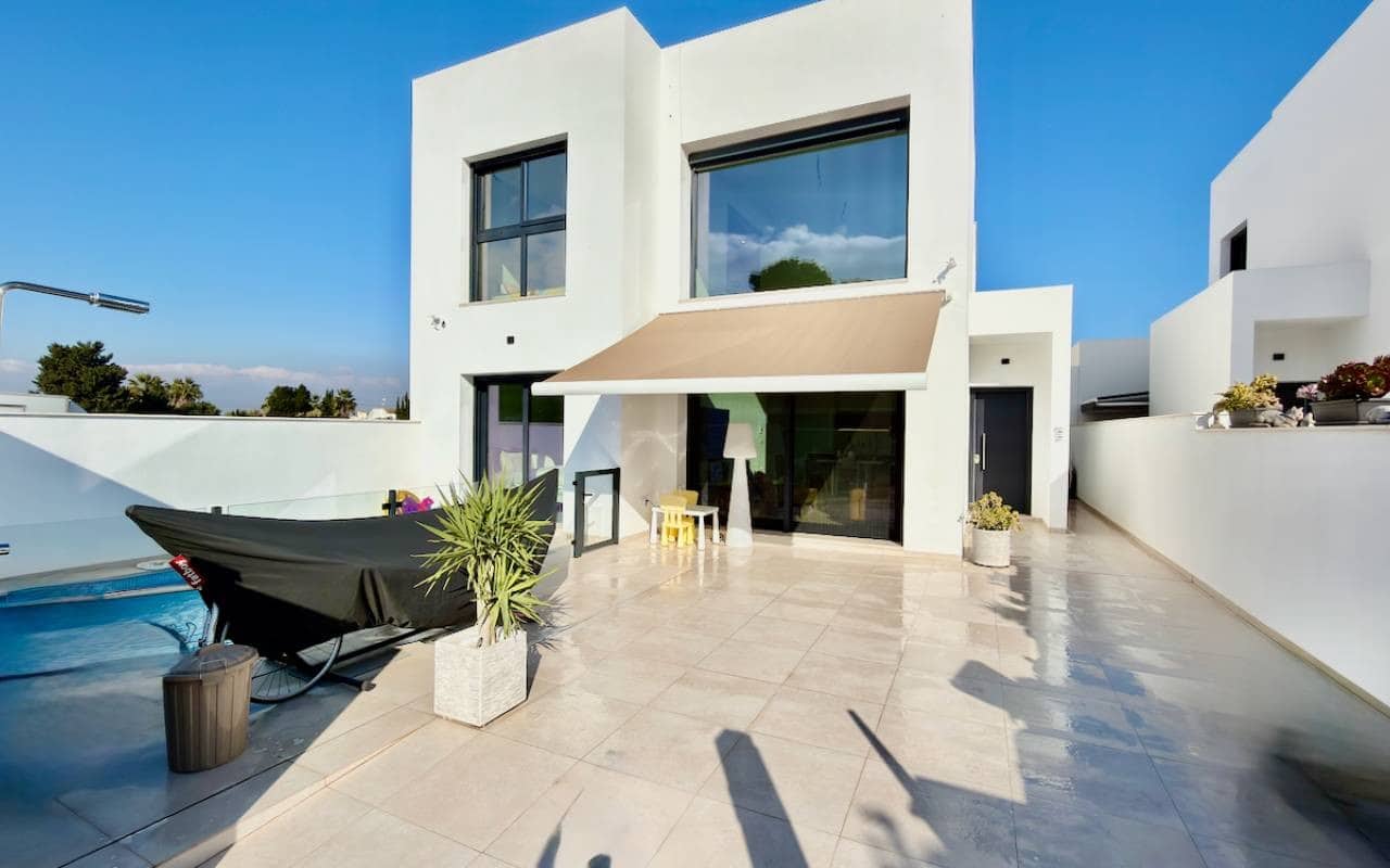 3 bedroom Villa for sale in Formentera del Segura with pool - € 325,000 (Ref: 9479348)