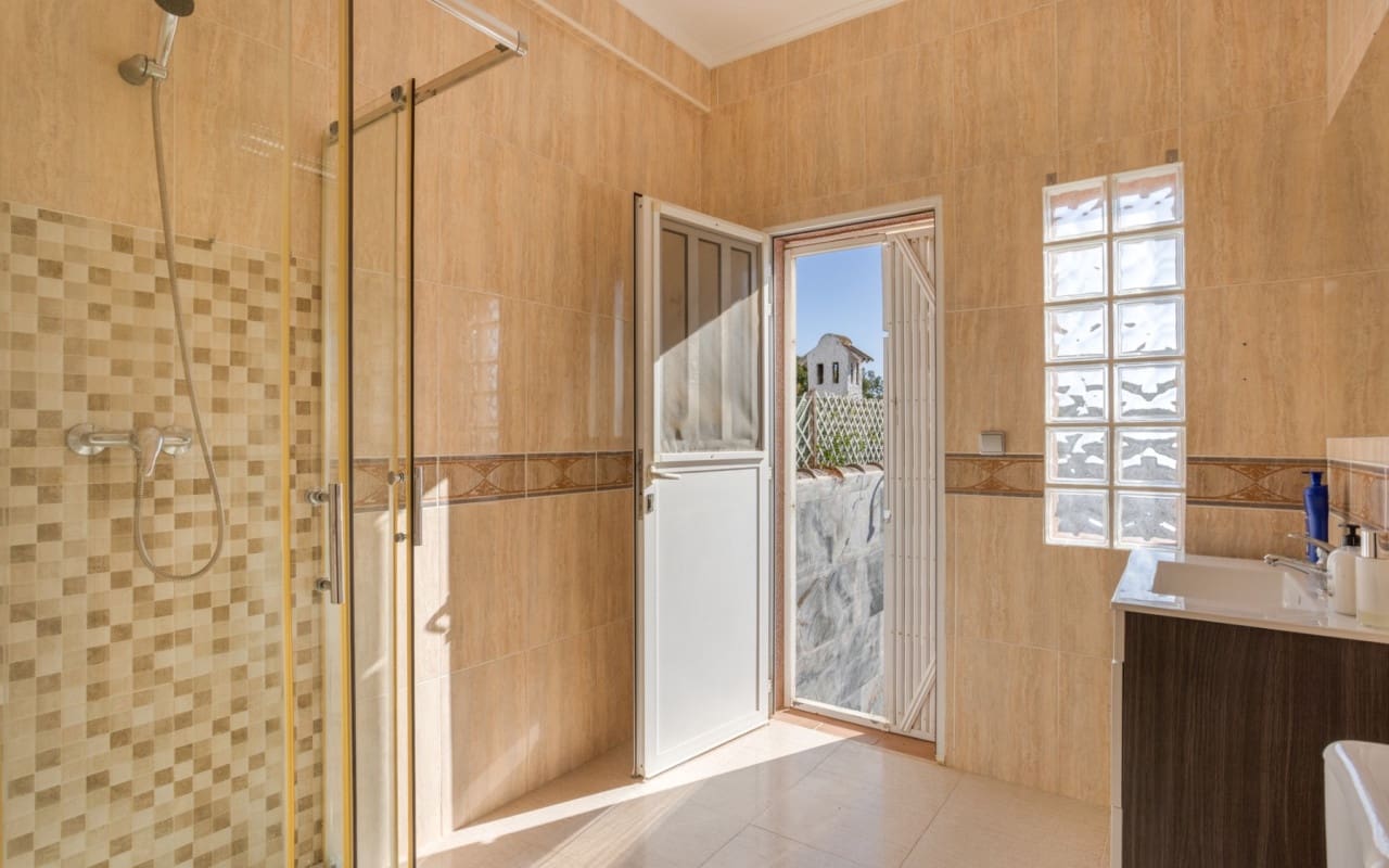 3 chambre Villa/Maison à vendre à Torrevieja avec piscine - 330 000 € (Ref: 9479349)