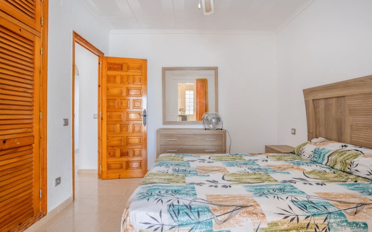 3 chambre Villa/Maison à vendre à Torrevieja avec piscine - 330 000 € (Ref: 9479349)