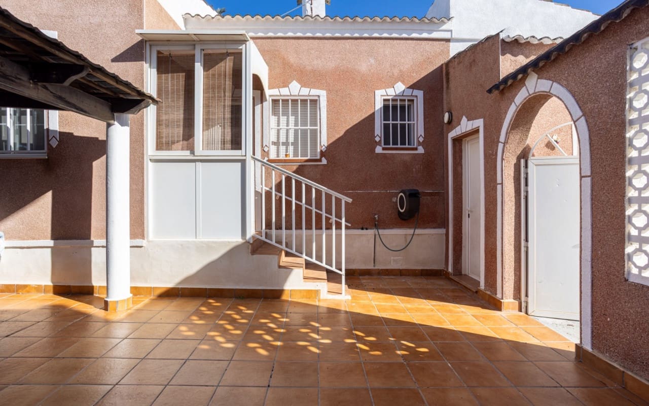 3 chambre Villa/Maison à vendre à Torrevieja avec piscine - 330 000 € (Ref: 9479349)
