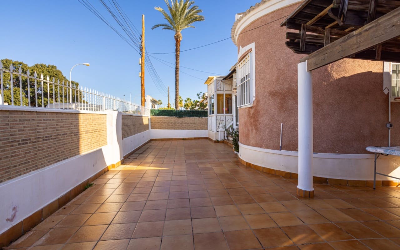 3 chambre Villa/Maison à vendre à Torrevieja avec piscine - 330 000 € (Ref: 9479349)