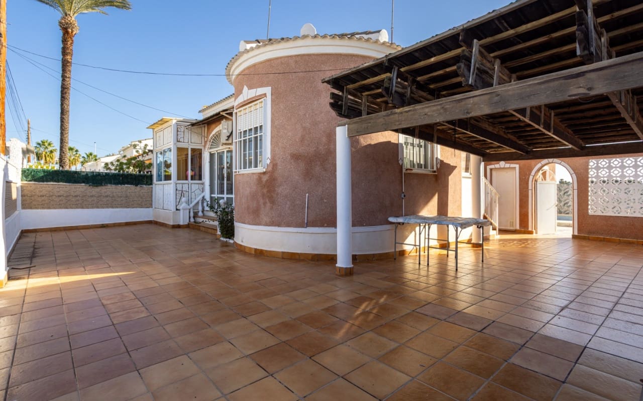 3 chambre Villa/Maison à vendre à Torrevieja avec piscine - 330 000 € (Ref: 9479349)