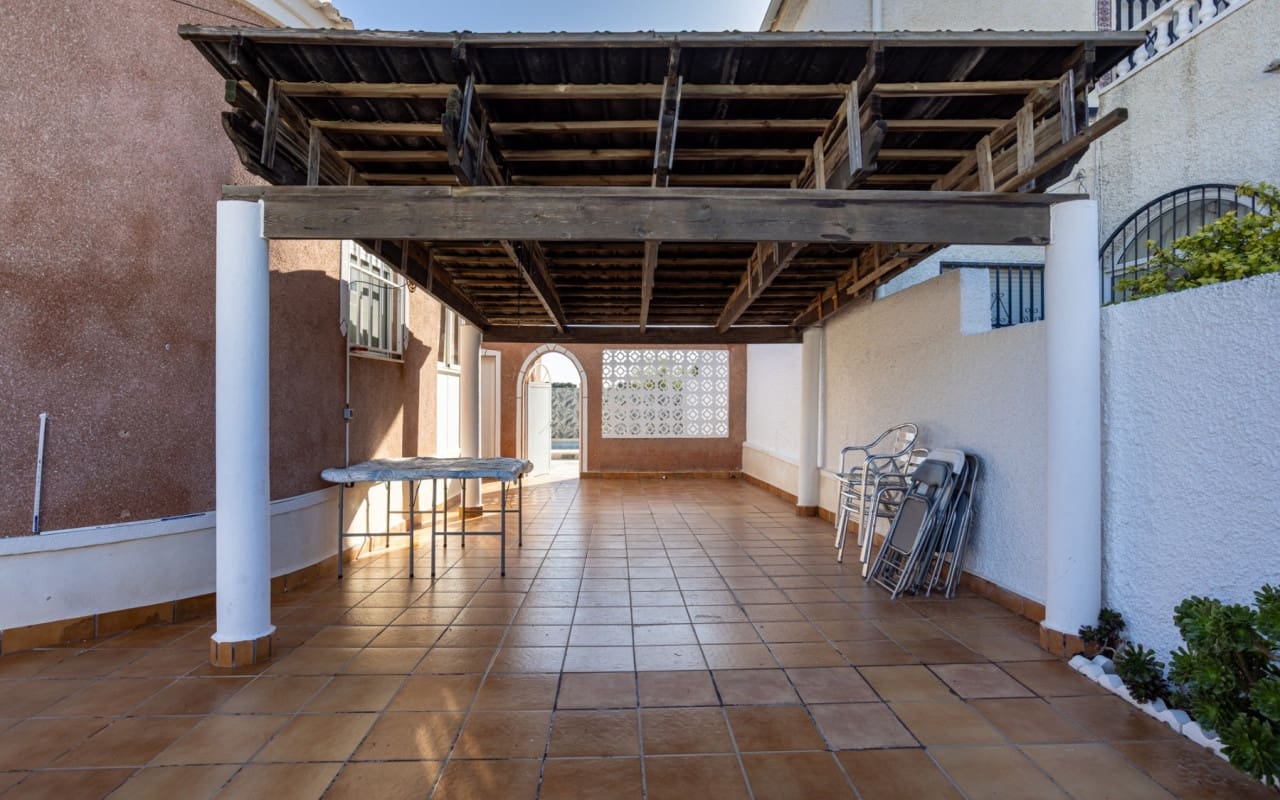 3 chambre Villa/Maison à vendre à Torrevieja avec piscine - 330 000 € (Ref: 9479349)