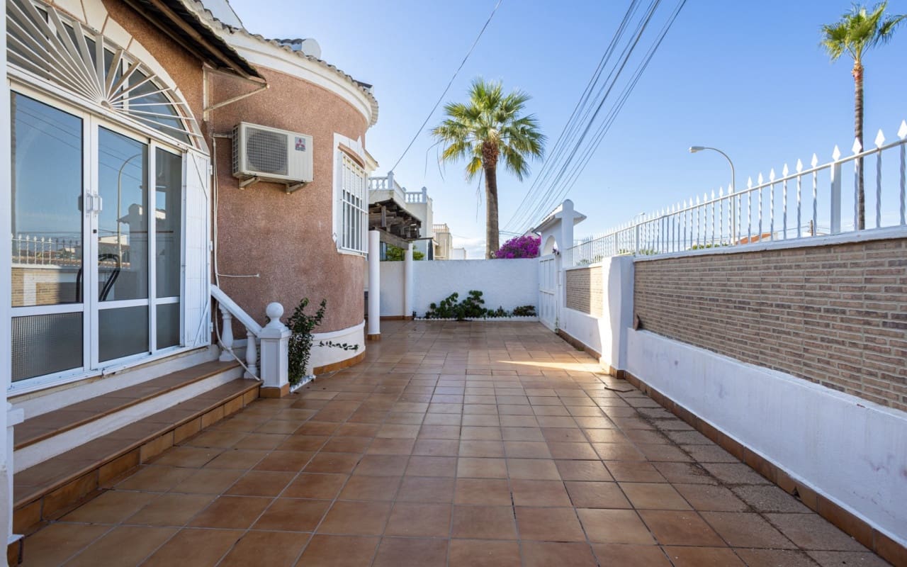 3 chambre Villa/Maison à vendre à Torrevieja avec piscine - 330 000 € (Ref: 9479349)
