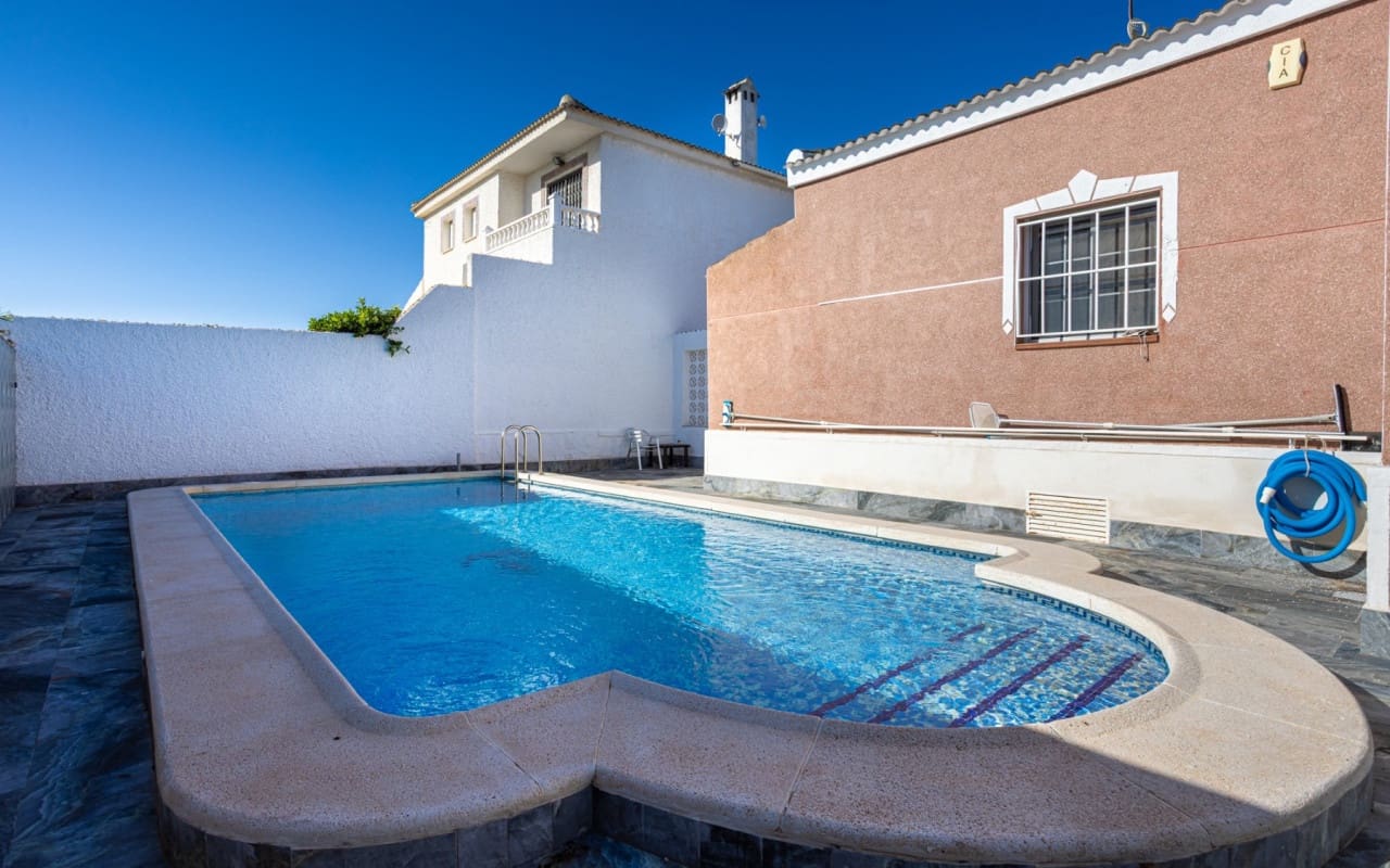 3 chambre Villa/Maison à vendre à Torrevieja avec piscine - 330 000 € (Ref: 9479349)