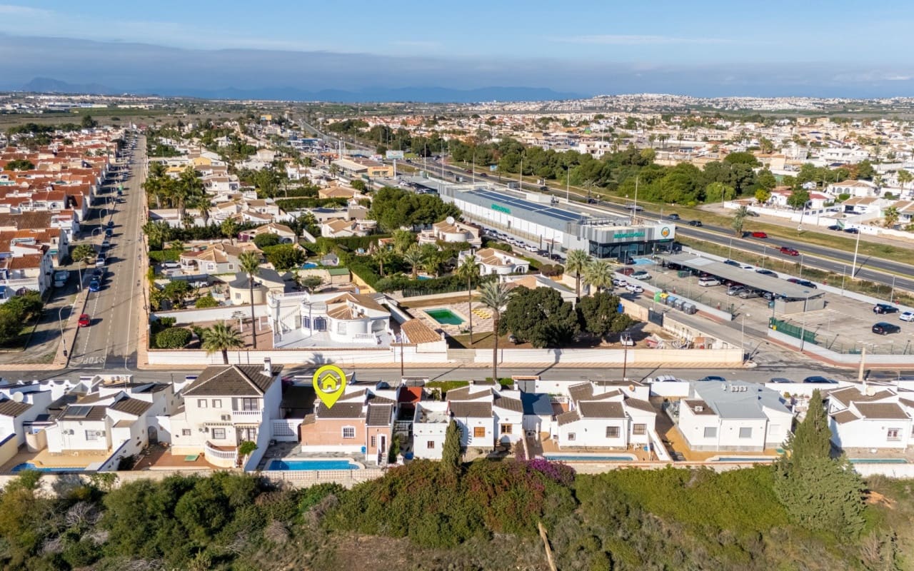 3 chambre Villa/Maison à vendre à Torrevieja avec piscine - 330 000 € (Ref: 9479349)