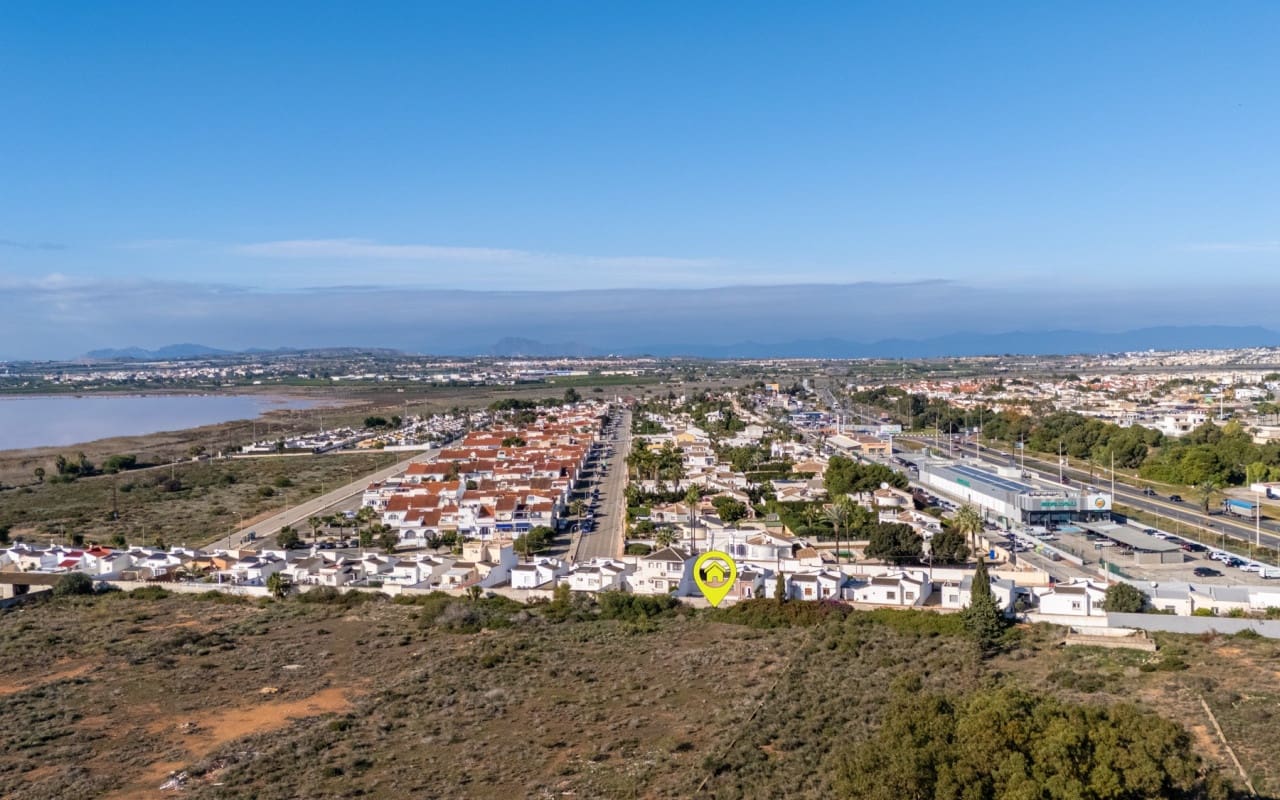 3 Zimmer Villa zu verkaufen in Torrevieja mit Pool - 330.000 € (Ref: 9479349)