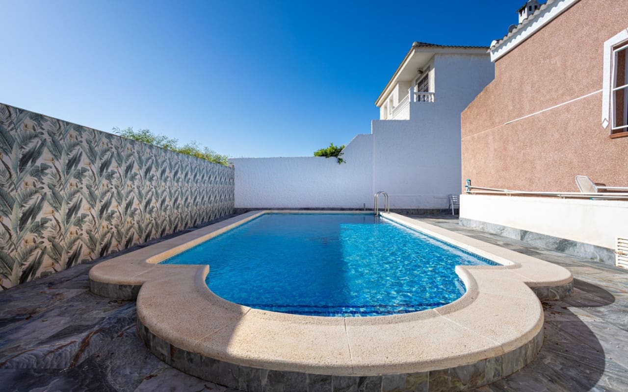 3 Zimmer Villa zu verkaufen in Torrevieja mit Pool - 330.000 € (Ref: 9479349)