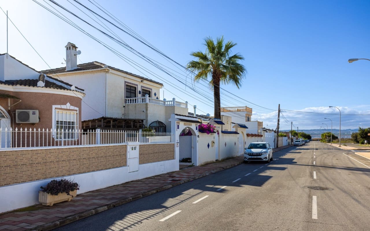 3 Zimmer Villa zu verkaufen in Torrevieja mit Pool - 330.000 € (Ref: 9479349)