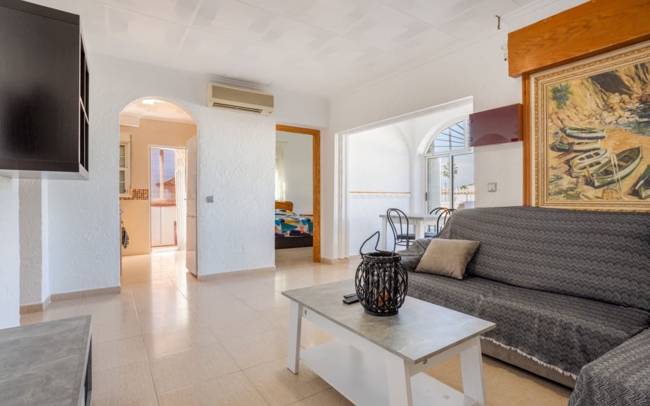 3 Zimmer Villa zu verkaufen in Torrevieja mit Pool - 330.000 € (Ref: 9479349)