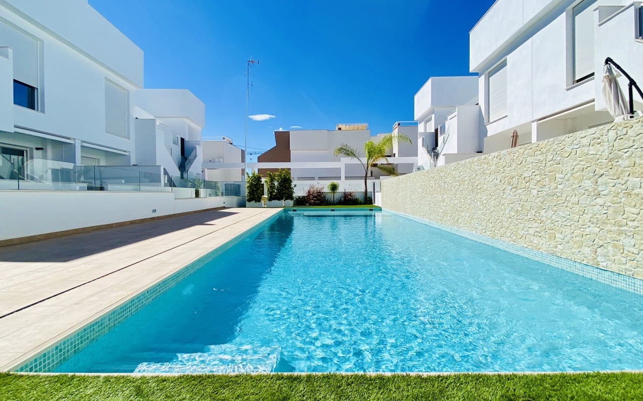 3 slaapkamer Huis te koop in Pilar de la Horadada met zwembad - € 395.900 (Ref: 9479357)