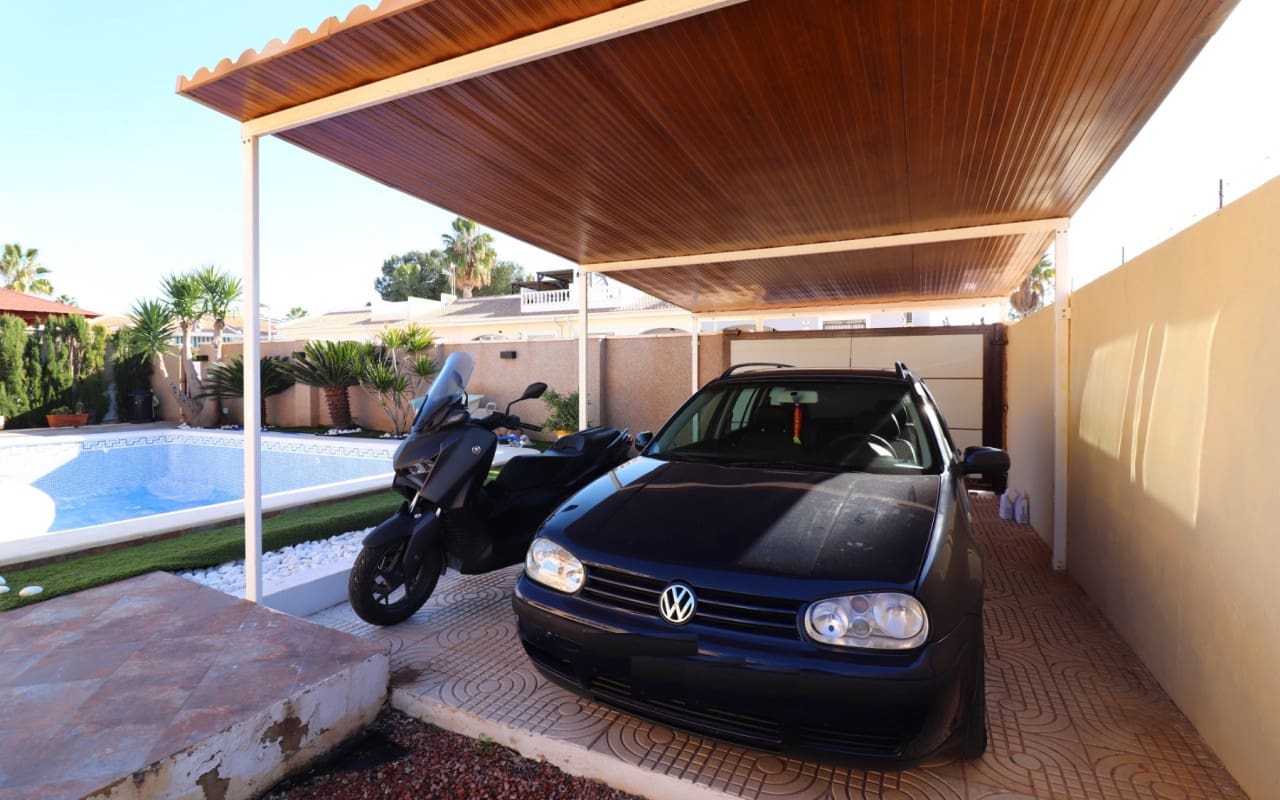 3 bedroom Villa for sale in Benijofar with pool - € 325,000 (Ref: 9479369)