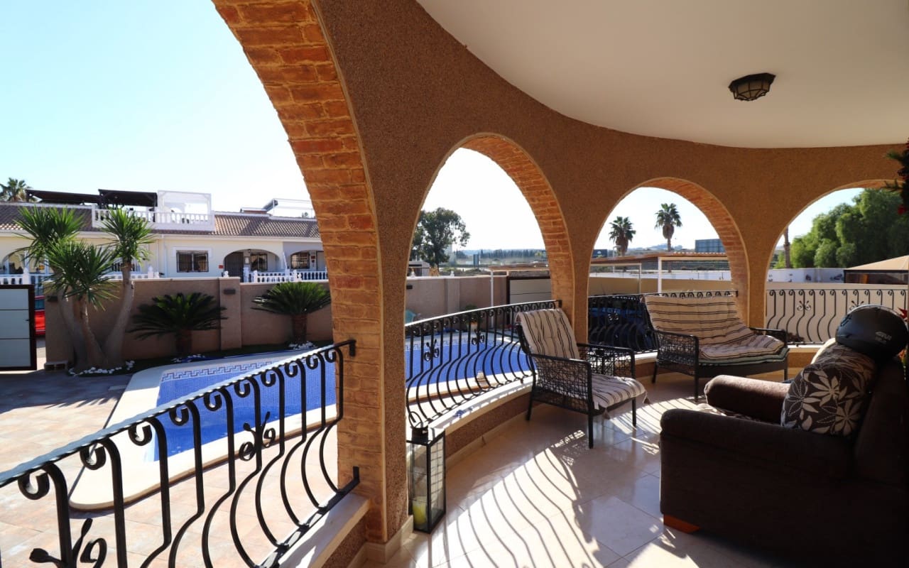 3 bedroom Villa for sale in Benijofar with pool - € 325,000 (Ref: 9479369)