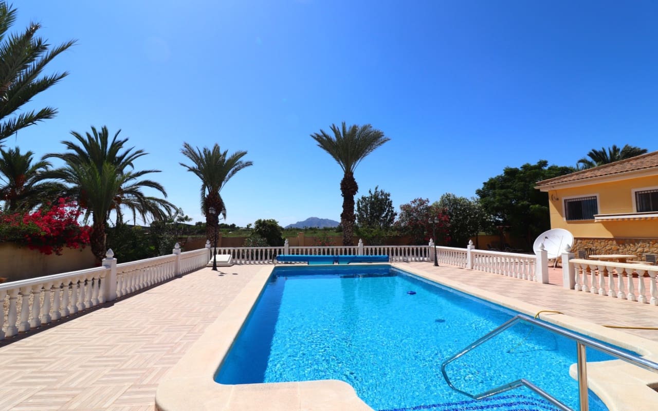 3 sovrum Finca/Hus på landet till salu i Catral med pool - 375 000 € (Ref: 9479370)