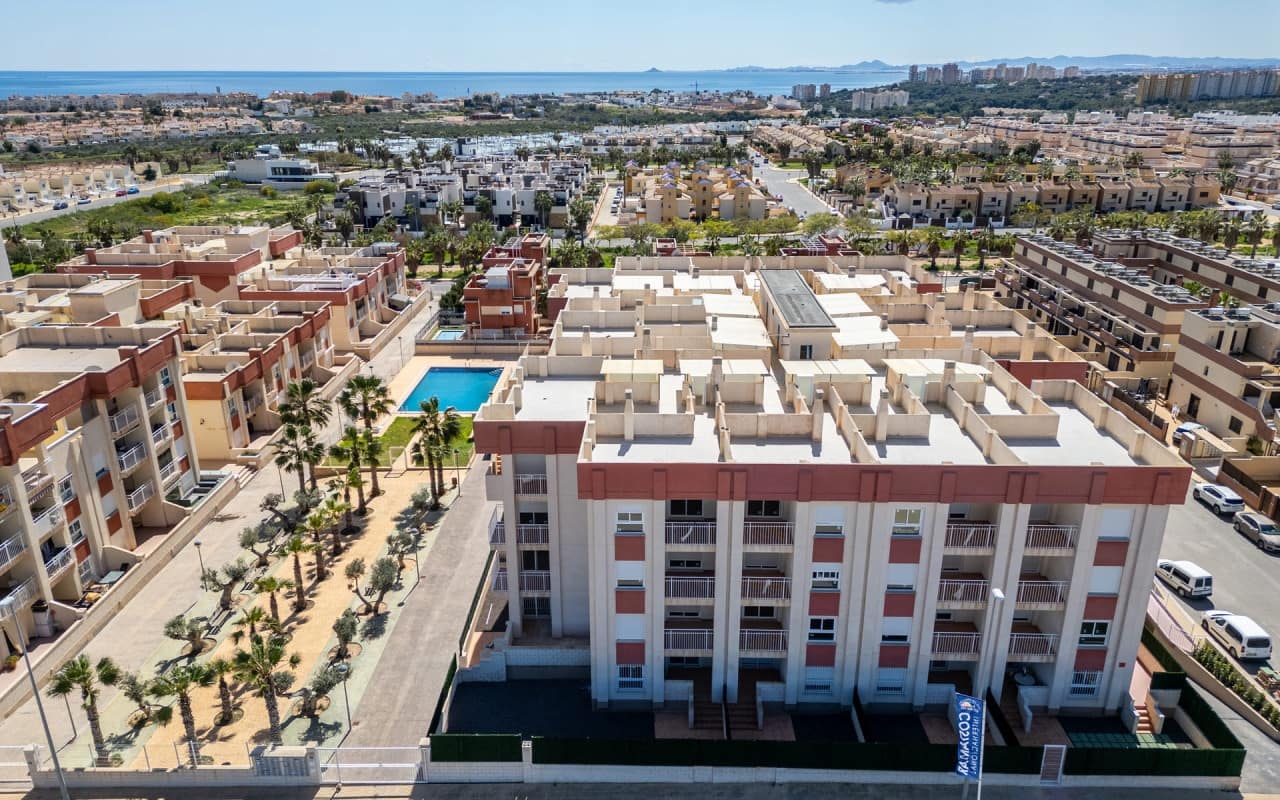 2 bedroom Apartment for sale in Orihuela Costa with pool - € 187,500 (Ref: 9479384)