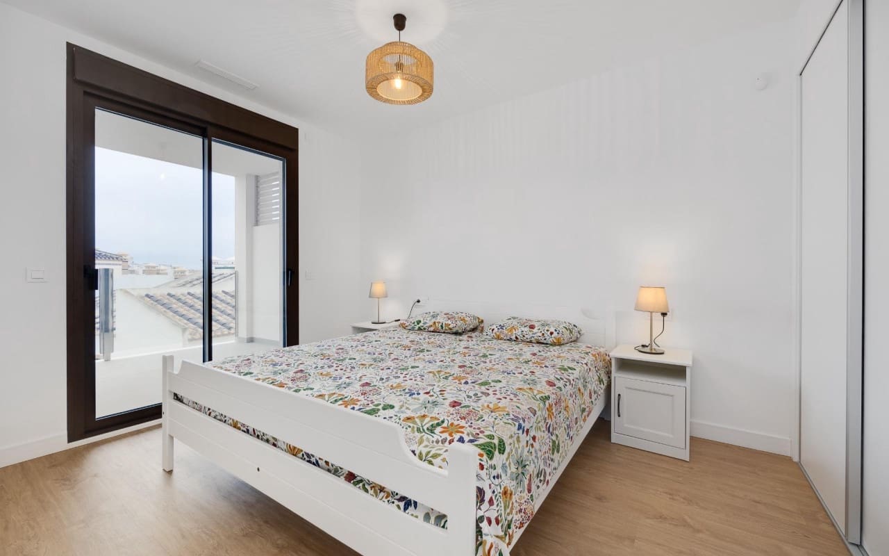 2 sovrum Takvåning till salu i Orihuela Costa med pool - 339 900 € (Ref: 9548472)