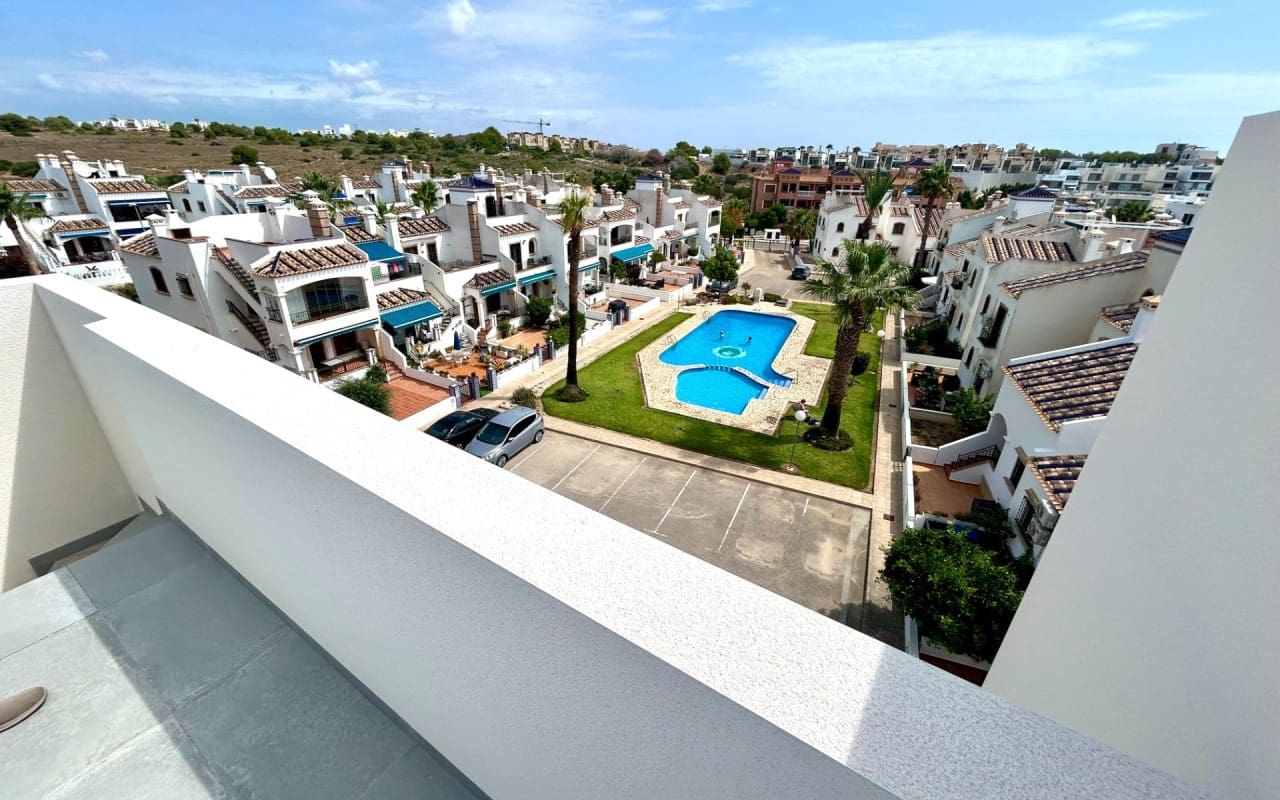 2 sovrum Takvåning till salu i Orihuela Costa med pool - 339 900 € (Ref: 9548472)