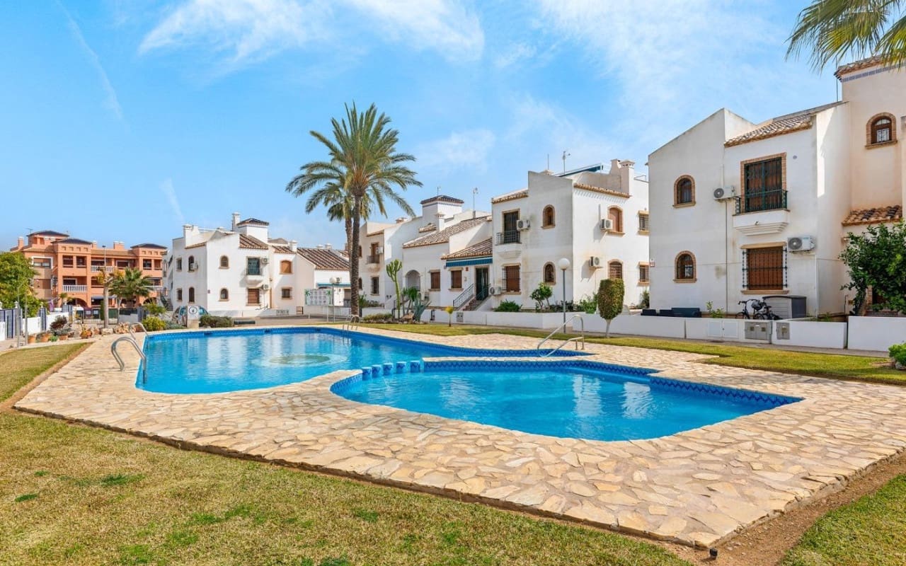 2 sovrum Takvåning till salu i Orihuela Costa med pool - 339 900 € (Ref: 9548472)