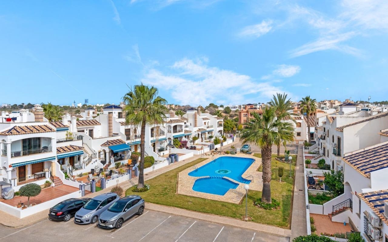 2 sovrum Takvåning till salu i Orihuela Costa med pool - 339 900 € (Ref: 9548472)