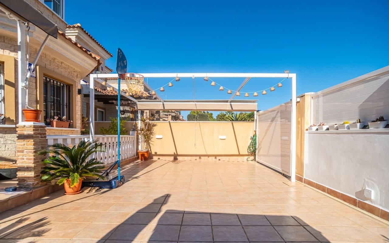 2 soveværelse Villa til salg i El Raso med swimmingpool - € 247.000 (Ref: 9548857)