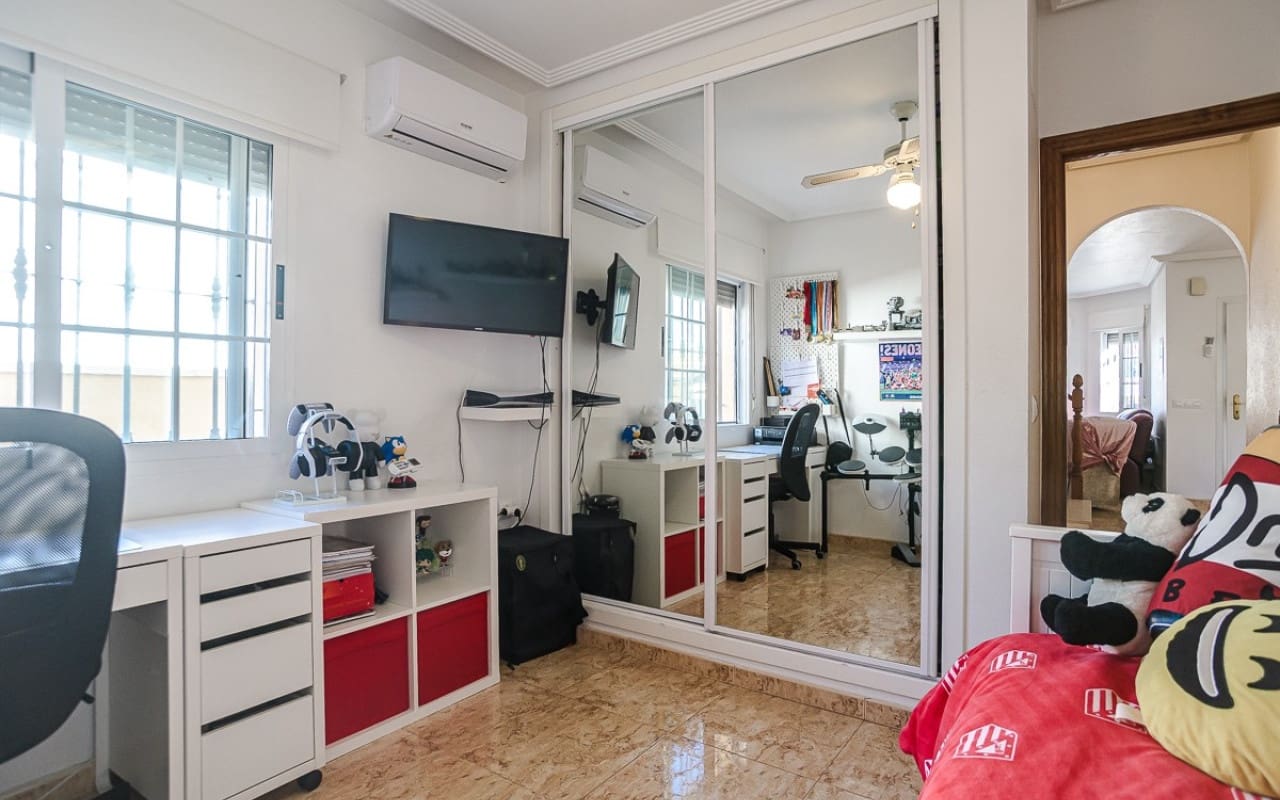 2 soveværelse Villa til salg i El Raso med swimmingpool - € 247.000 (Ref: 9548857)