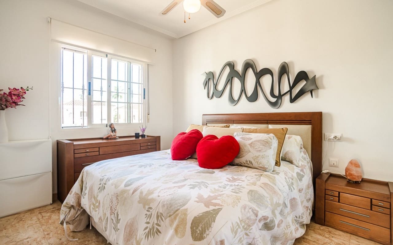 2 soveværelse Villa til salg i El Raso med swimmingpool - € 247.000 (Ref: 9548857)