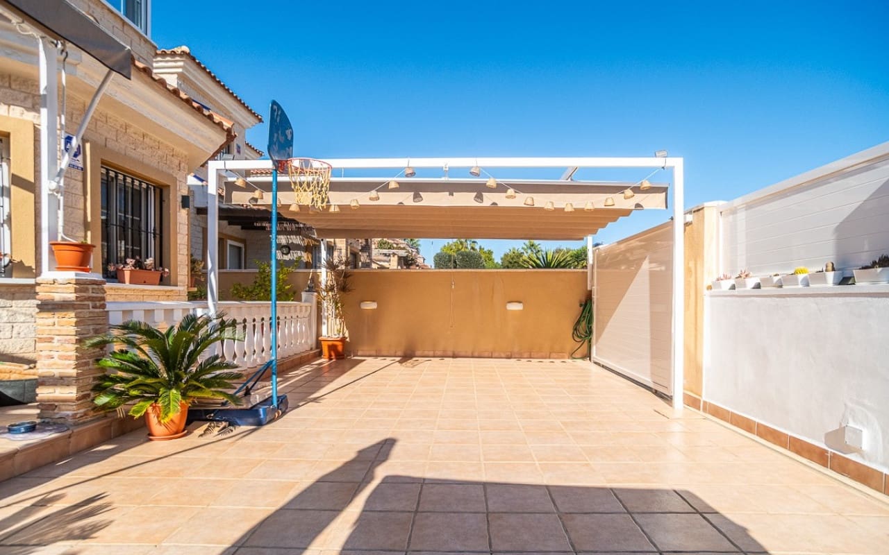 2 soveværelse Villa til salg i El Raso med swimmingpool - € 247.000 (Ref: 9548857)