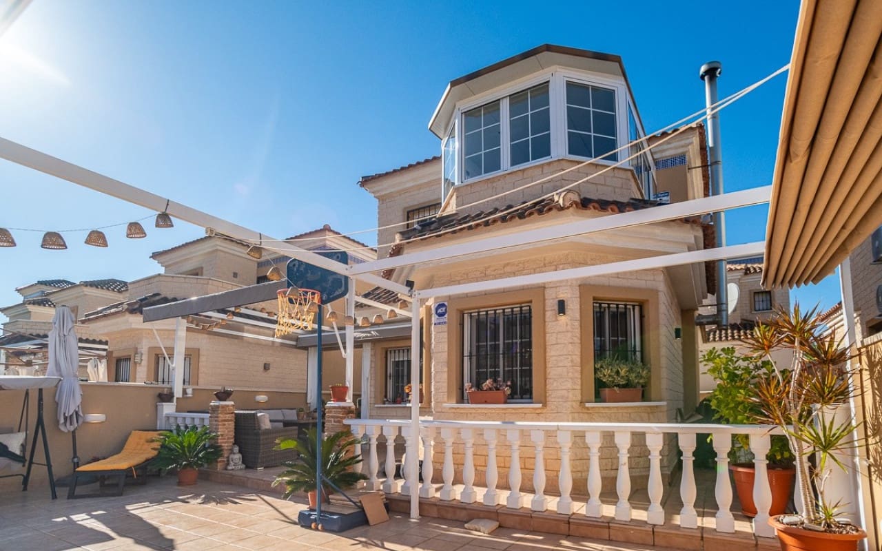 2 soveværelse Villa til salg i El Raso med swimmingpool - € 247.000 (Ref: 9548857)