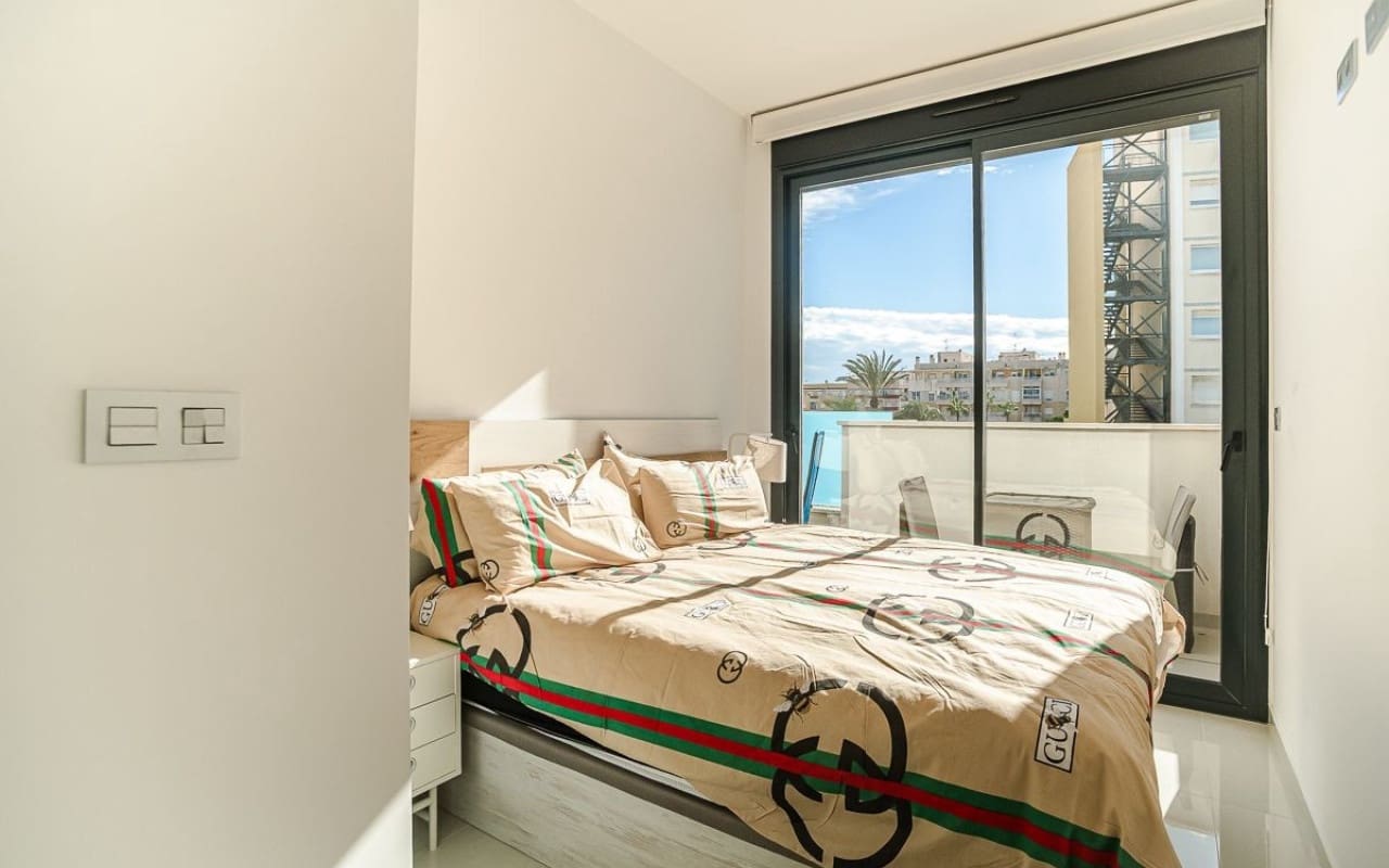 1 bedroom Apartment for sale in Torrevieja with pool - € 199,900 (Ref: 9548860)