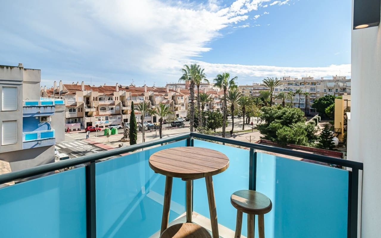 1 bedroom Apartment for sale in Torrevieja with pool - € 199,900 (Ref: 9548860)