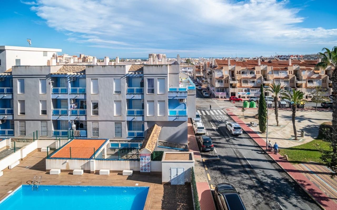 1 bedroom Apartment for sale in Torrevieja with pool - € 199,900 (Ref: 9548860)