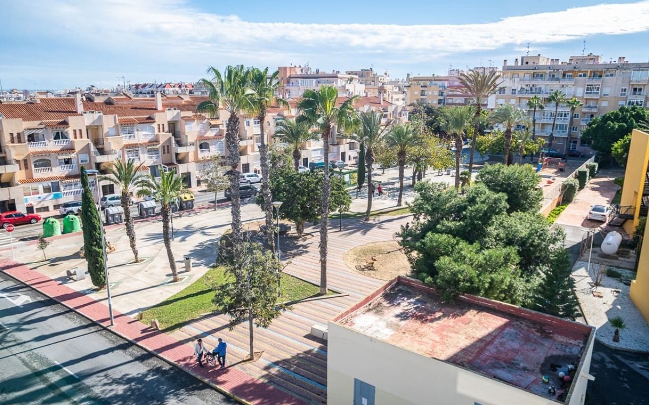1 bedroom Apartment for sale in Torrevieja with pool - € 199,900 (Ref: 9548860)