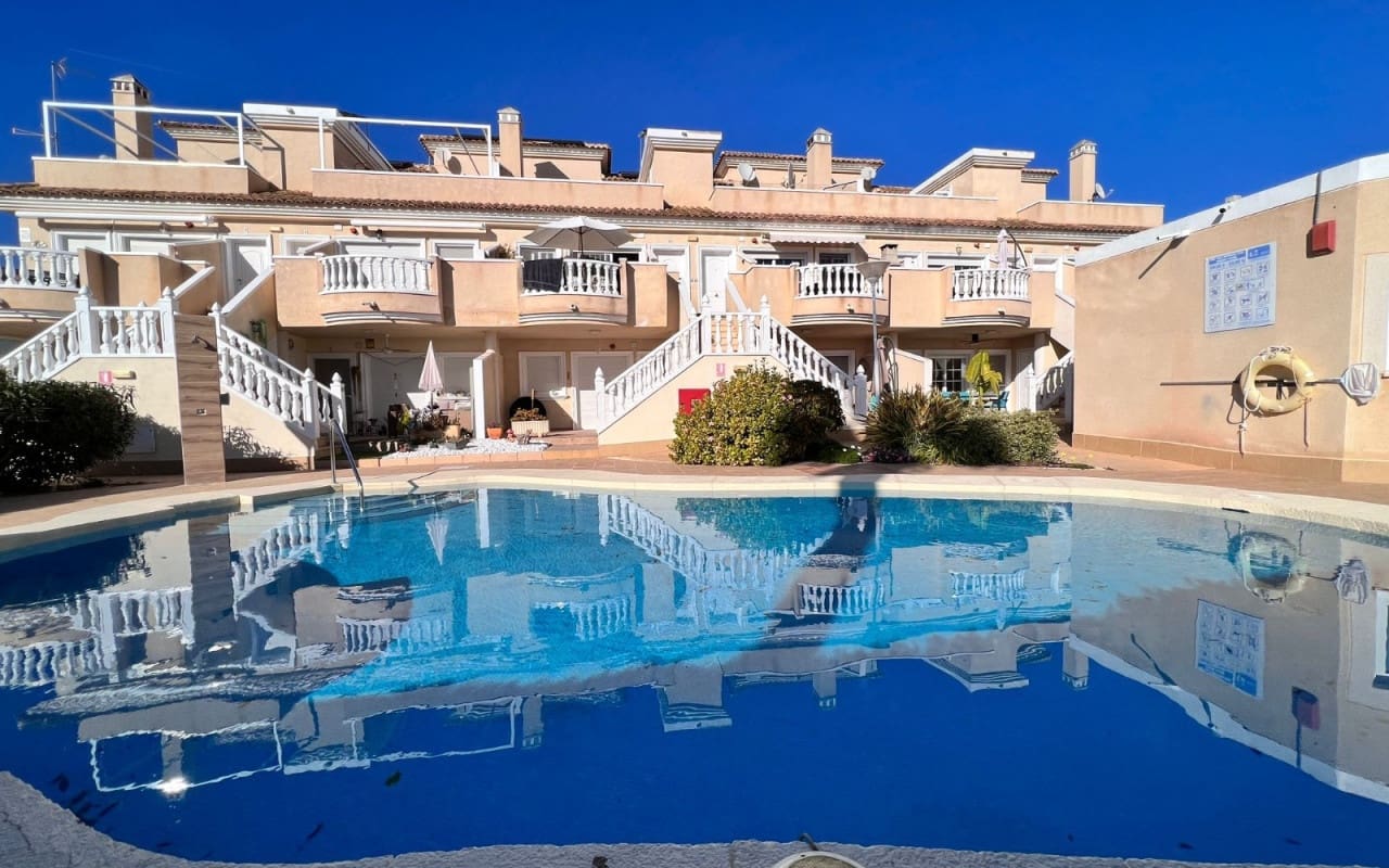 2 Zimmer Apartment zu verkaufen in El Raso mit Pool - 175.000 € (Ref: 9548865)