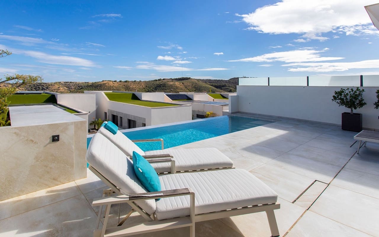 3 bedroom Villa for sale in Ciudad Quesada with pool garage - € 799,000 (Ref: 9549913)