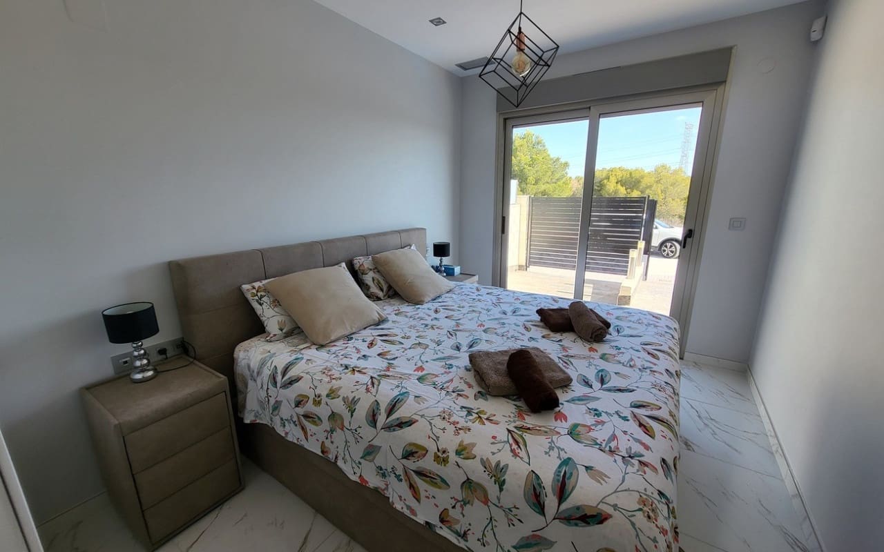 3 makuuhuone Huvila myytävänä paikassa Villamartin mukana uima-altaan - 400 000 € (Ref: 9558938)