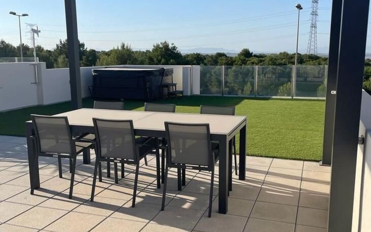 3 makuuhuone Huvila myytävänä paikassa Villamartin mukana uima-altaan - 400 000 € (Ref: 9558938)