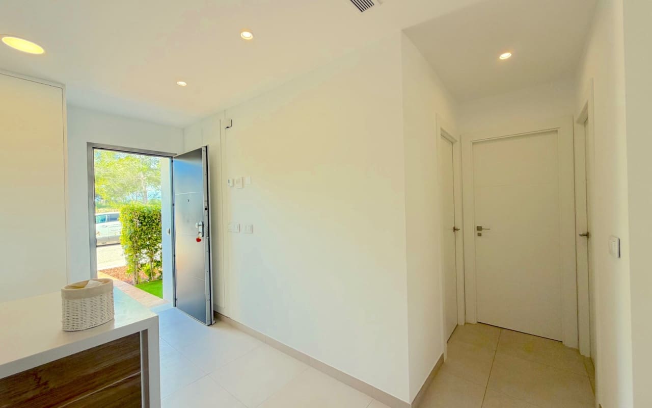 2 bedroom Apartment for sale in Pilar de la Horadada with pool - € 280,000 (Ref: 9558939)