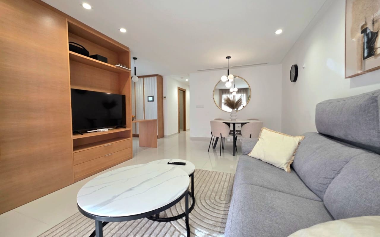 2 Zimmer Strandapartment zu verkaufen in Guardamar del Segura mit Pool - 299.000 € (Ref: 9558940)