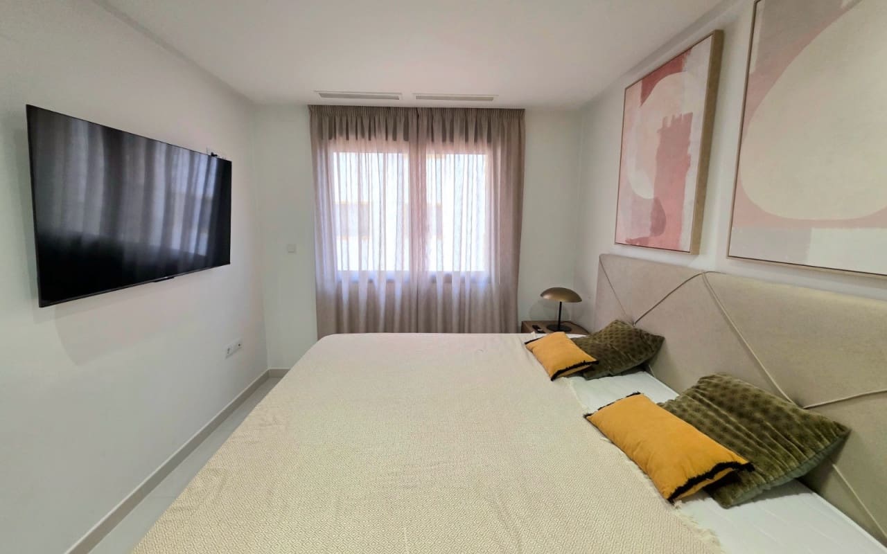 2 Zimmer Strandapartment zu verkaufen in Guardamar del Segura mit Pool - 299.000 € (Ref: 9558940)