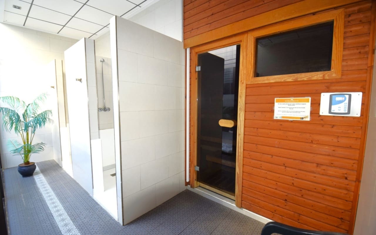 2 Zimmer Strandapartment zu verkaufen in Guardamar del Segura mit Pool - 299.000 € (Ref: 9558940)