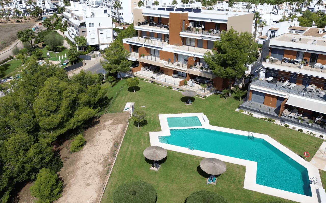 2 quarto Apartamento para venda em Villamartin com piscina - 255 000 € (Ref: 9558941)