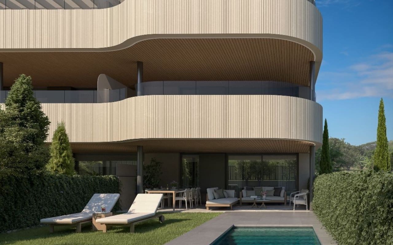 Apartamento de 2 habitaciones en Estepona en venta con piscina - 668.000 € (Ref: 9558945)