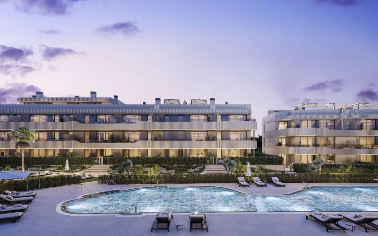 Apartamento de 2 habitaciones en Estepona en venta con piscina - 668.000 € (Ref: 9558945)