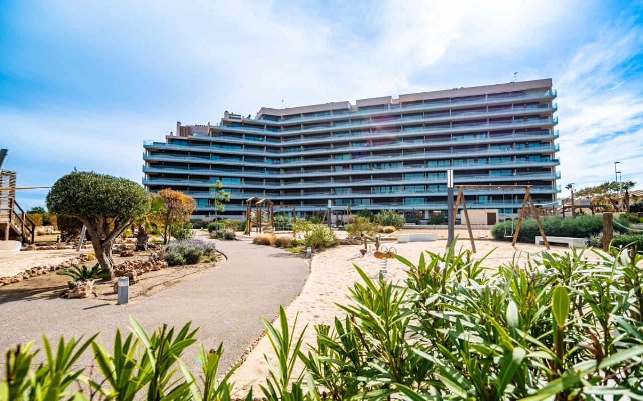 2 sovrum Strandlägenhet till salu i Mar de Cristal med pool - 289 000 € (Ref: 9565627)