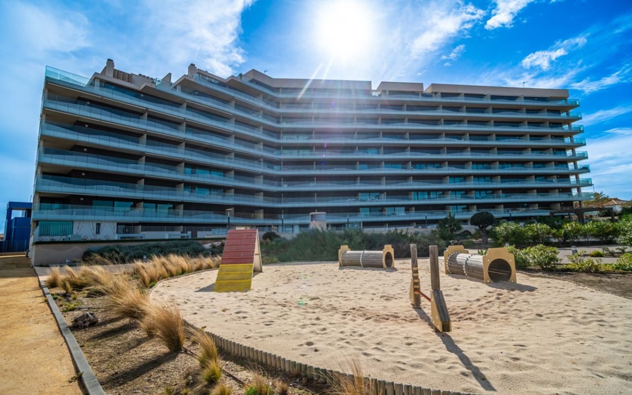 2 sovrum Strandlägenhet till salu i Mar de Cristal med pool - 289 000 € (Ref: 9565627)