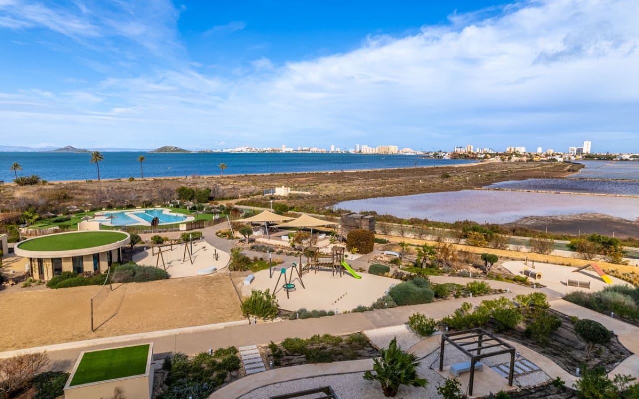 2 sovrum Strandlägenhet till salu i Mar de Cristal med pool - 289 000 € (Ref: 9565627)